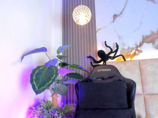 KhateMiller live cam preview