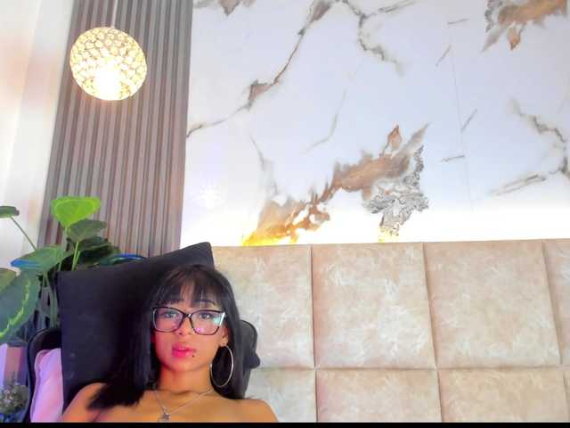 KhateMiller live cam on BongaCams