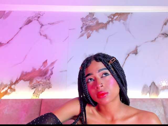 KhateMiller live cam on BongaCams