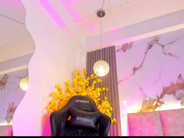 KhateMiller live cam on BongaCams