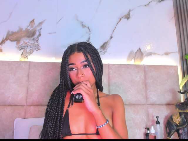 KhateMiller live cam on BongaCams