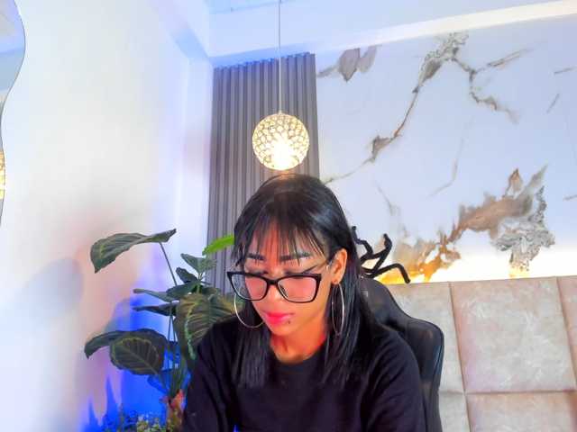 KhateMiller live cam on BongaCams
