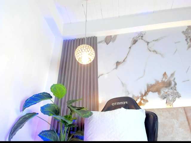 KhateMiller live cam on BongaCams