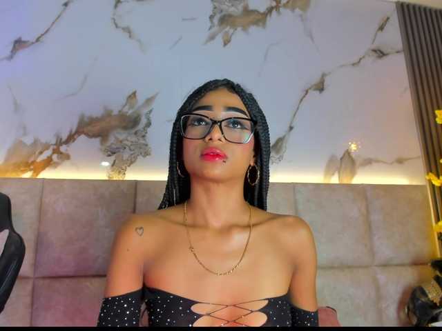 KhateMiller live cam on BongaCams