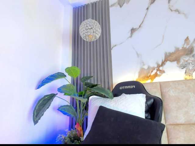 KhateMiller live cam on BongaCams