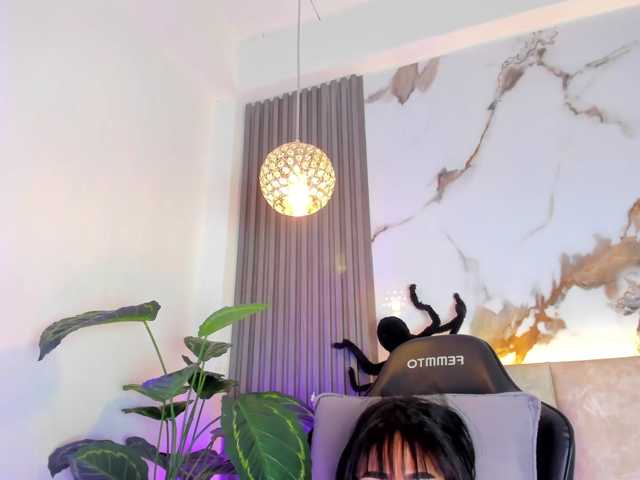 KhateMiller, en directo ahora en BongaCams