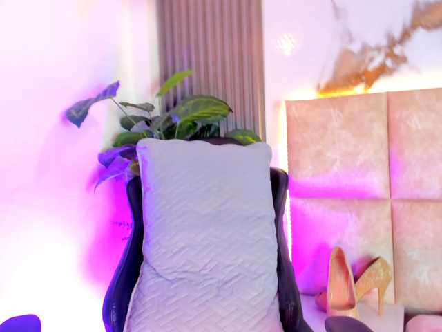 KhateMiller live cam on BongaCams