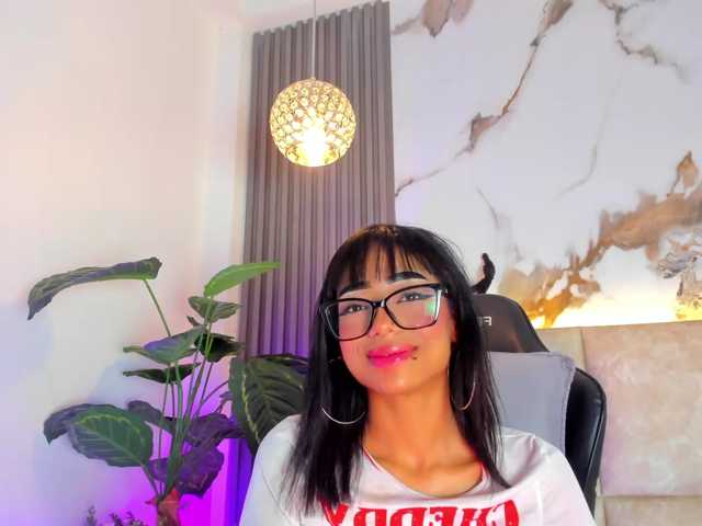 KhateMiller live cam on BongaCams