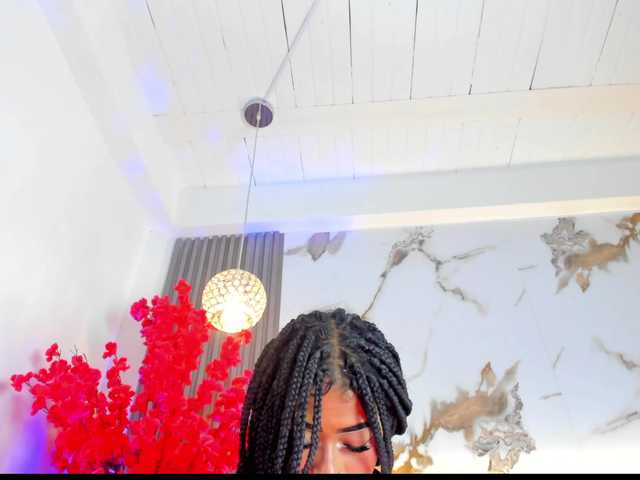 KhateMiller live cam on BongaCams