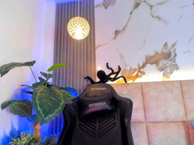 KhateMiller live cam on BongaCams