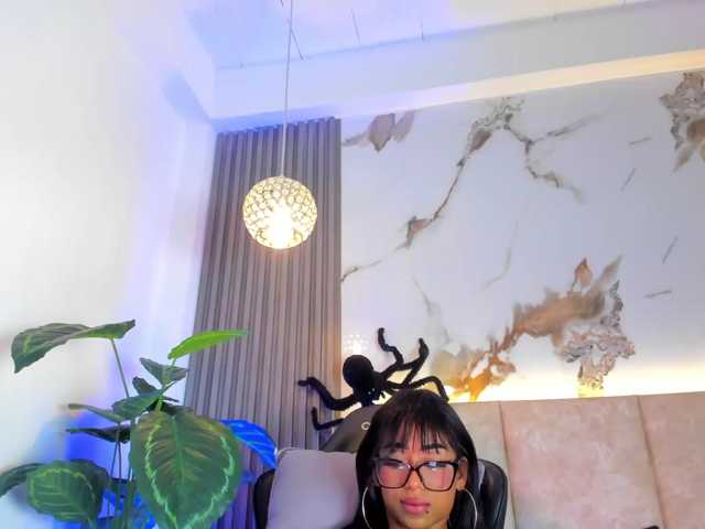 KhateMiller, live now on BongaCams