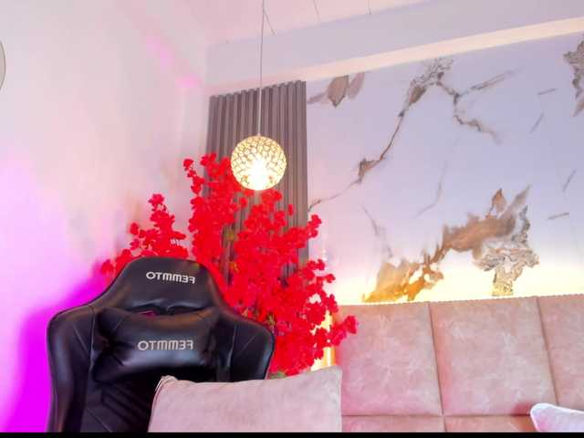 KhateMiller live cam on BongaCams