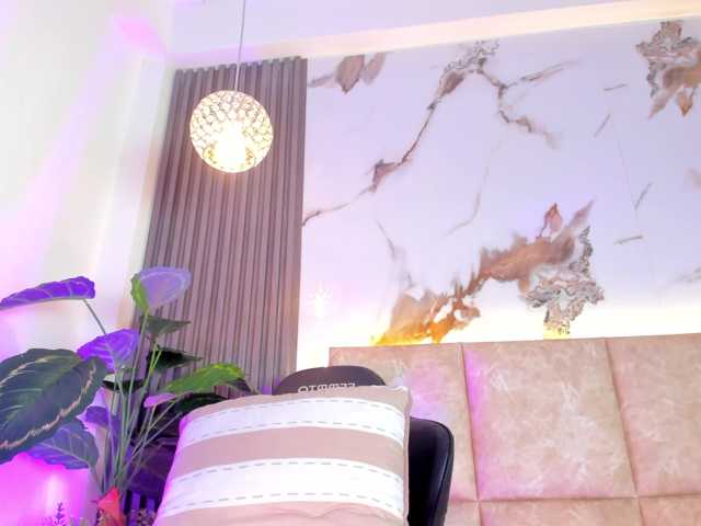 KhateMiller live cam on BongaCams