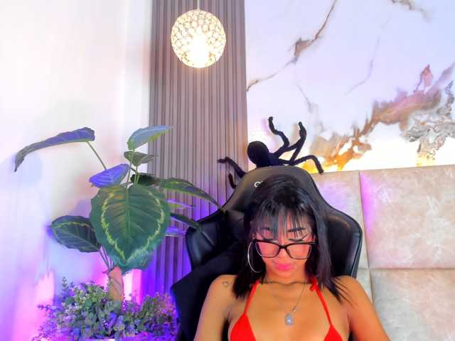 KhateMiller live cam on BongaCams