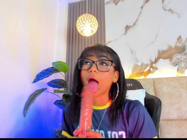 KhateMiller live cam on BongaCams