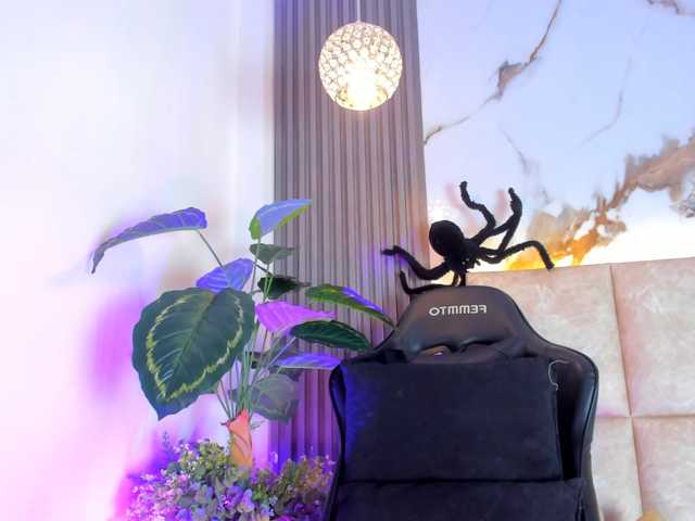 KhateMiller live cam on BongaCams