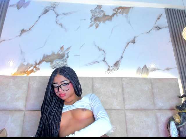 KhateMiller live cam on BongaCams