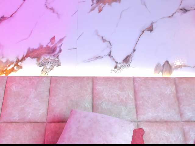 KhateMiller live cam on BongaCams