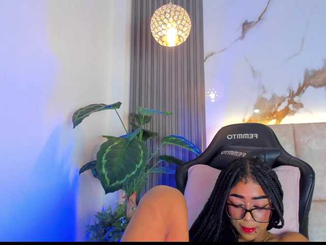 KhateMiller live cam on BongaCams