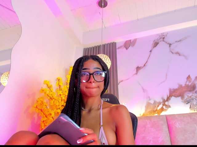 KhateMiller live cam on BongaCams