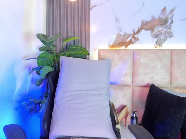 KhateMiller live cam on BongaCams