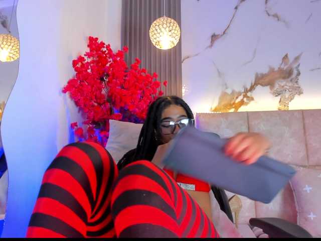 KhateMiller live cam on BongaCams