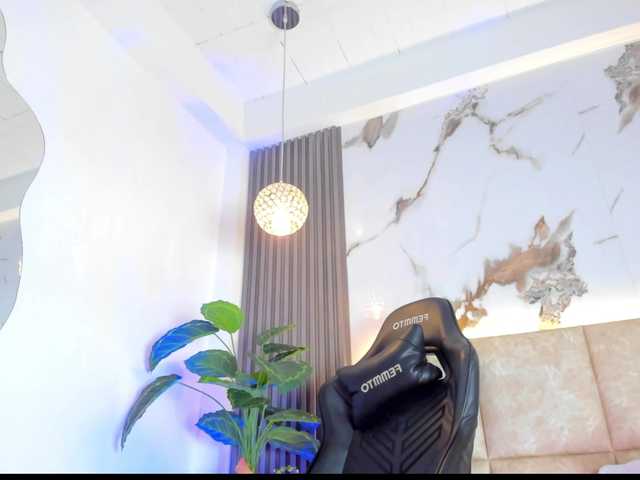 KhateMiller live cam on BongaCams