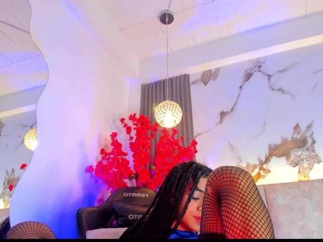 KhateMiller live cam on BongaCams