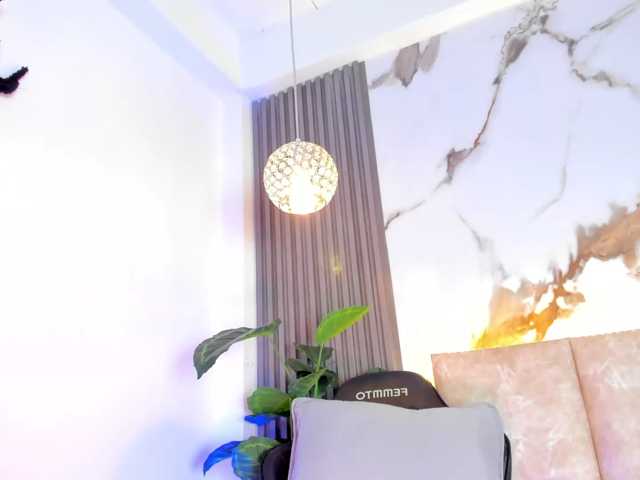KhateMiller live cam on BongaCams