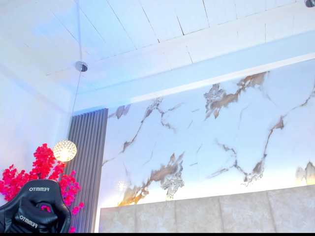KhateMiller live cam on BongaCams