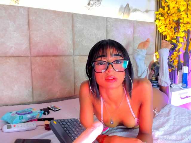 KhateMiller live cam on BongaCams