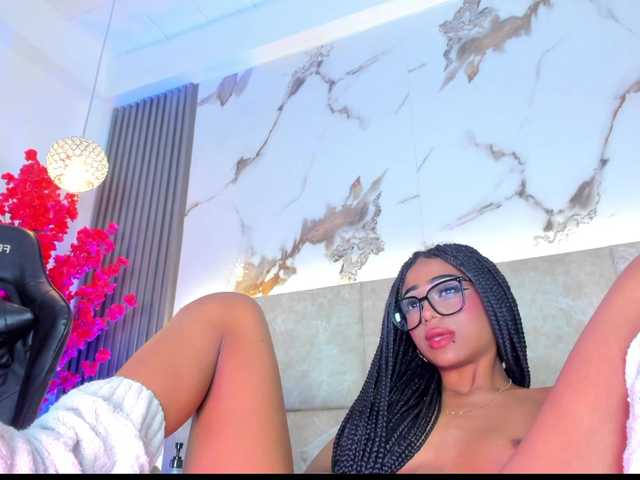 KhateMiller live cam on BongaCams