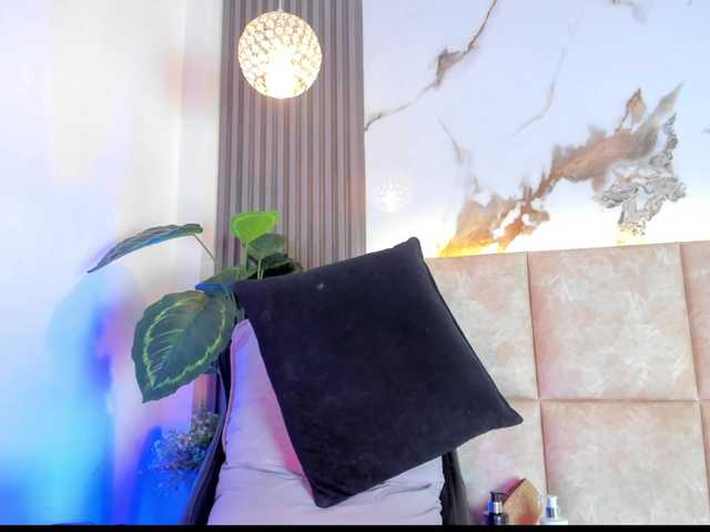 KhateMiller live cam on BongaCams