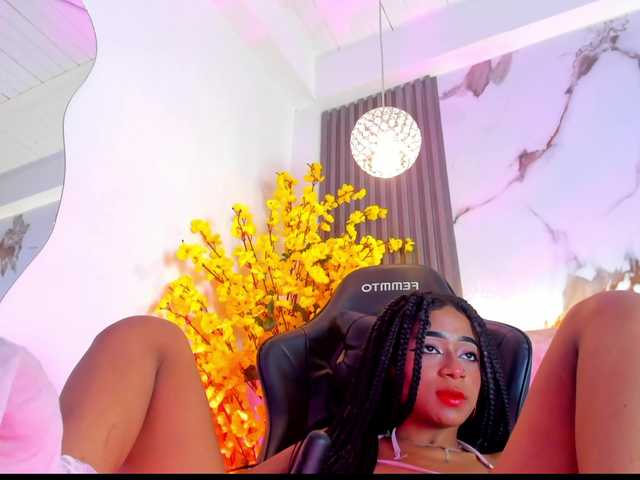 KhateMiller live cam on BongaCams