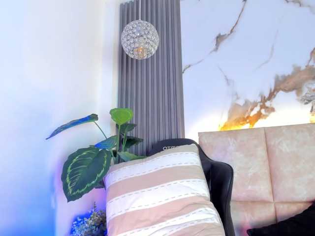 KhateMiller live cam on BongaCams