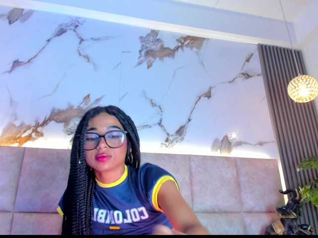 KhateMiller live cam on BongaCams