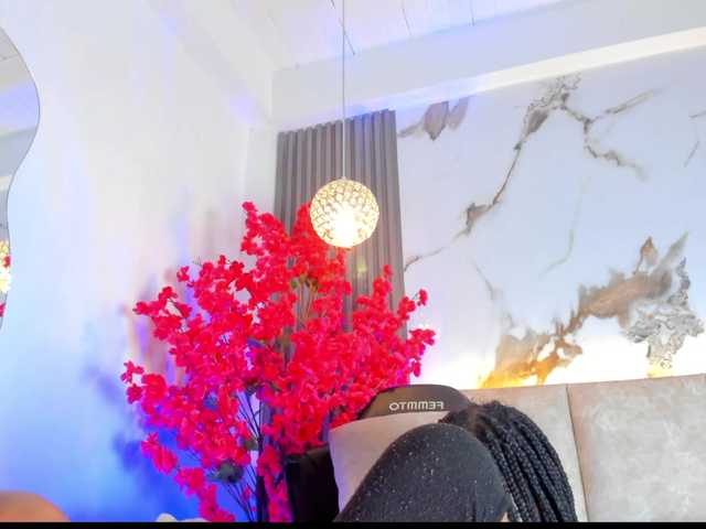 KhateMiller live cam on BongaCams