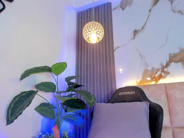 KhateMiller live cam on BongaCams