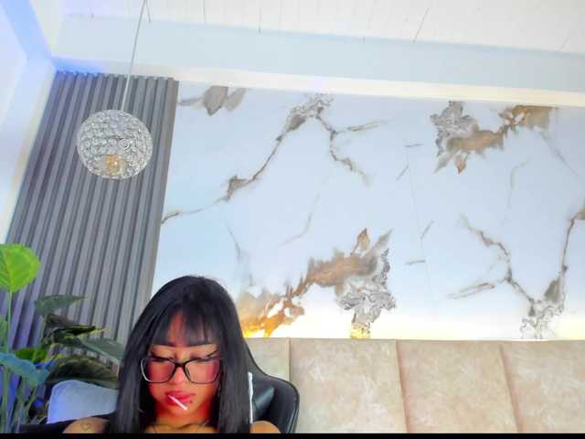 KhateMiller live cam on BongaCams