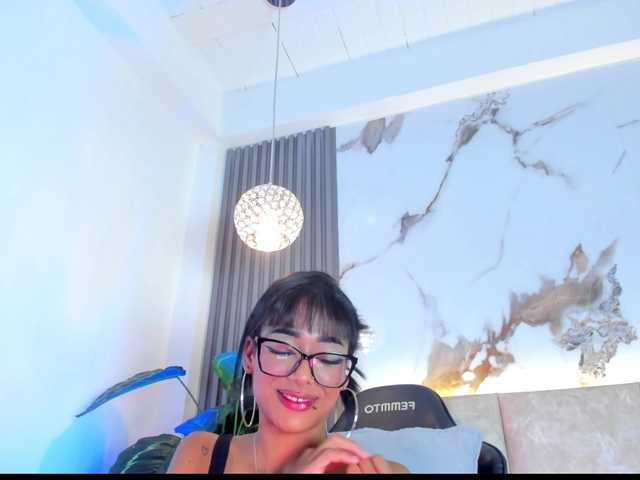 KhateMiller live cam on BongaCams