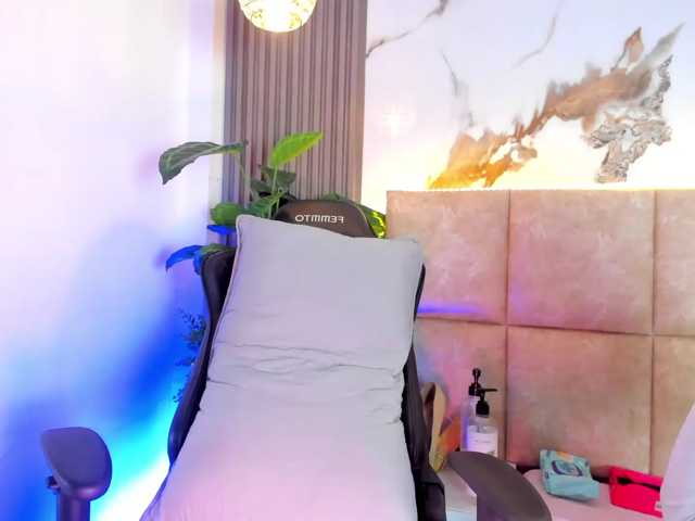 KhateMiller live cam on BongaCams