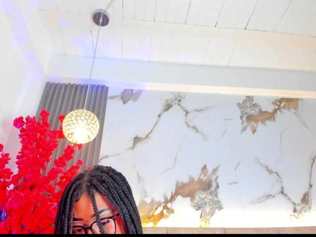 KhateMiller live cam on BongaCams