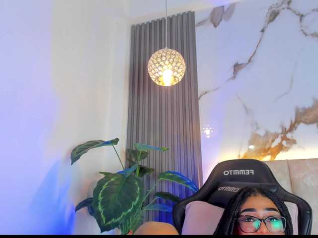 KhateMiller live cam on BongaCams