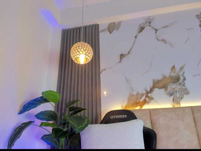 KhateMiller live cam on BongaCams