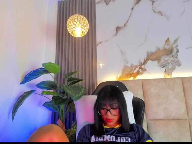 KhateMiller live cam on BongaCams