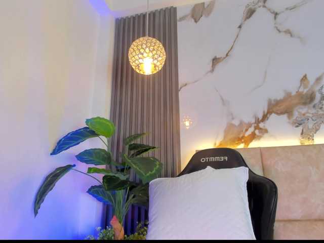 KhateMiller live cam on BongaCams