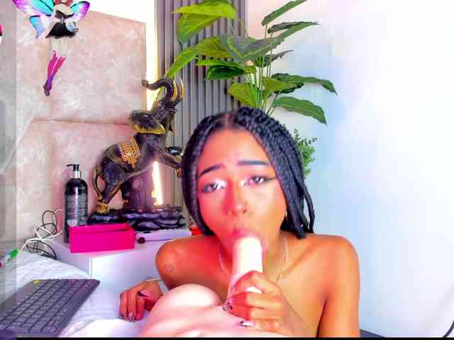 KhateMiller webcam