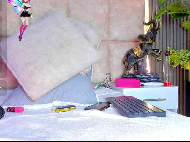 KhateMiller webcam