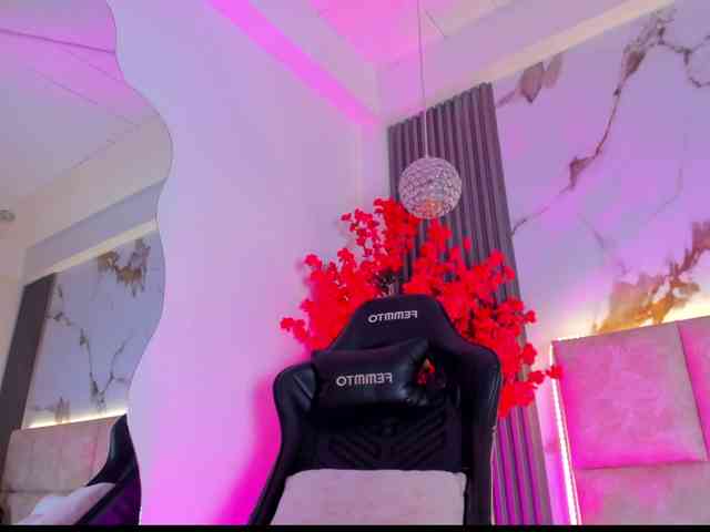 KhateMiller webcam