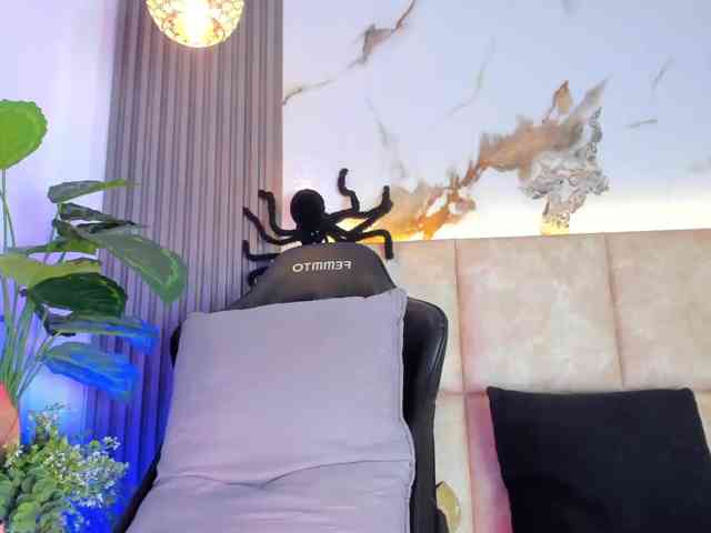KhateMiller webcam